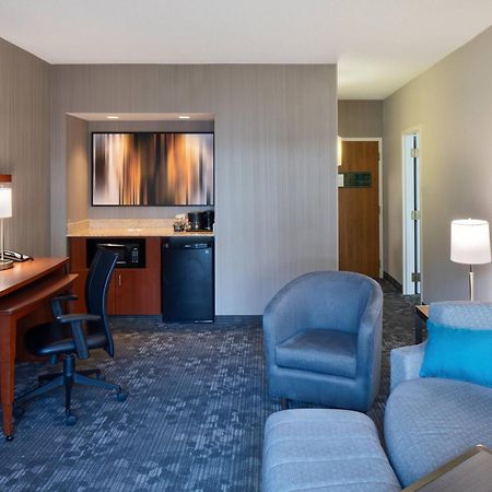Courtyard Cincinnati Блу Аш Экстерьер фото