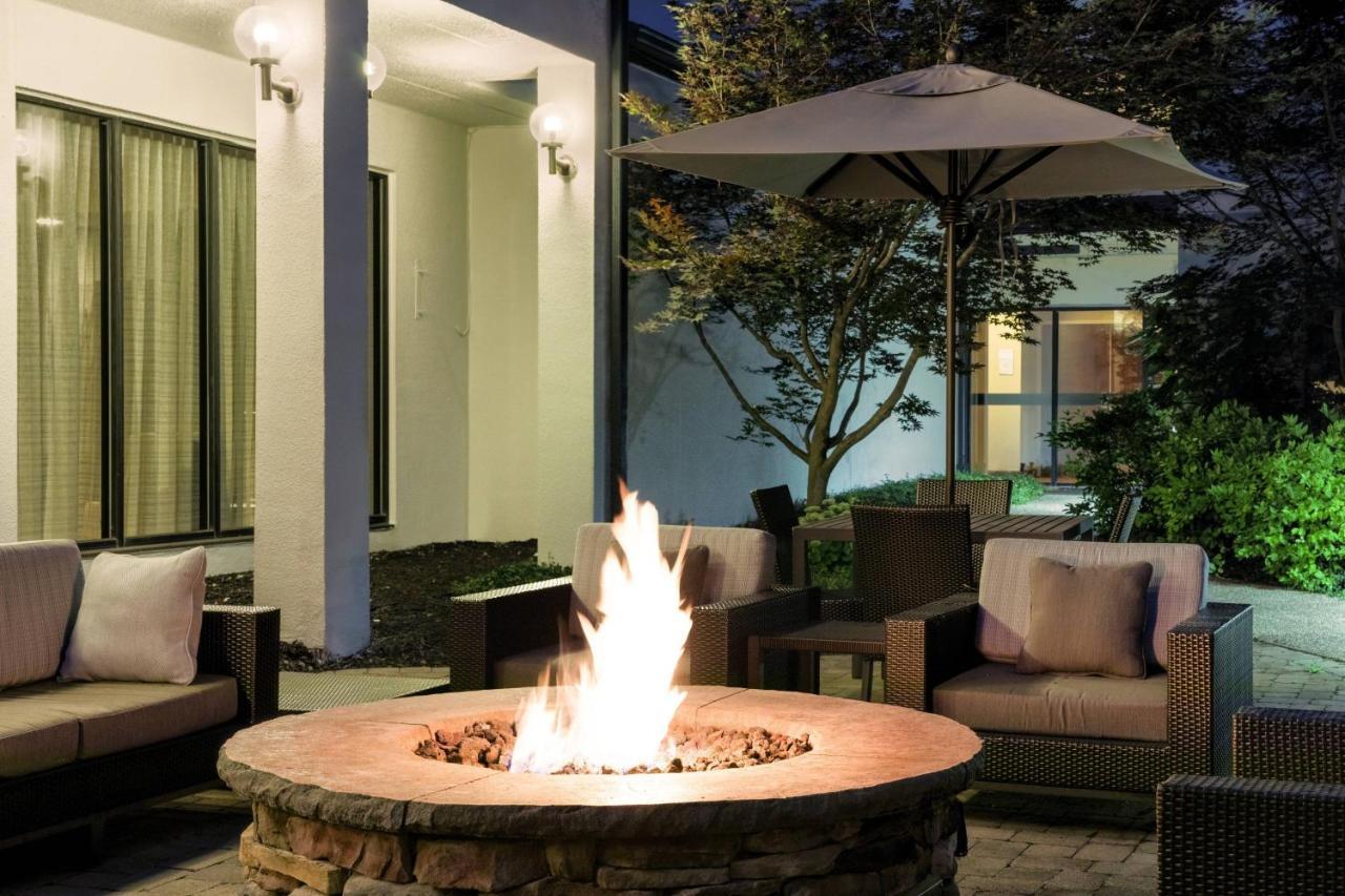 Courtyard Cincinnati Блу Аш Экстерьер фото