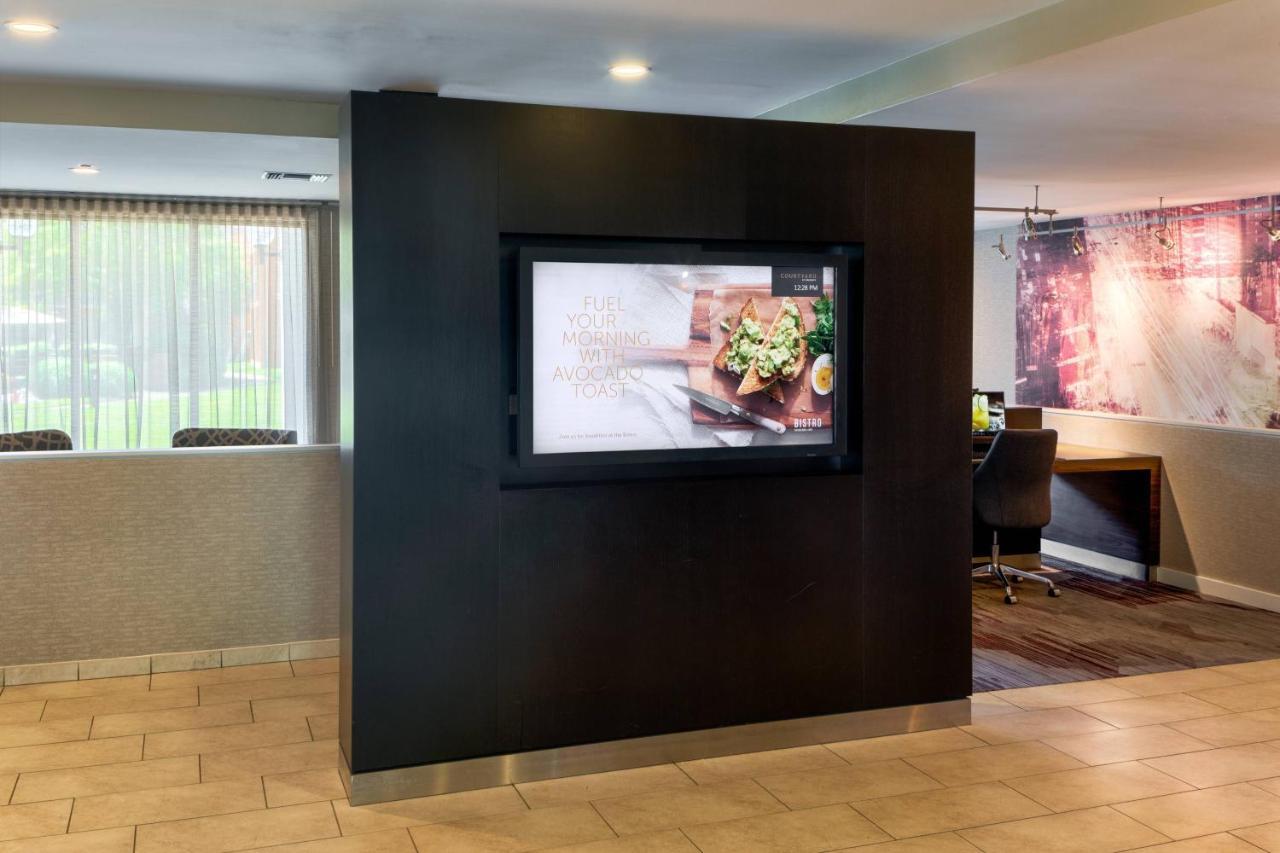 Courtyard Cincinnati Блу Аш Экстерьер фото