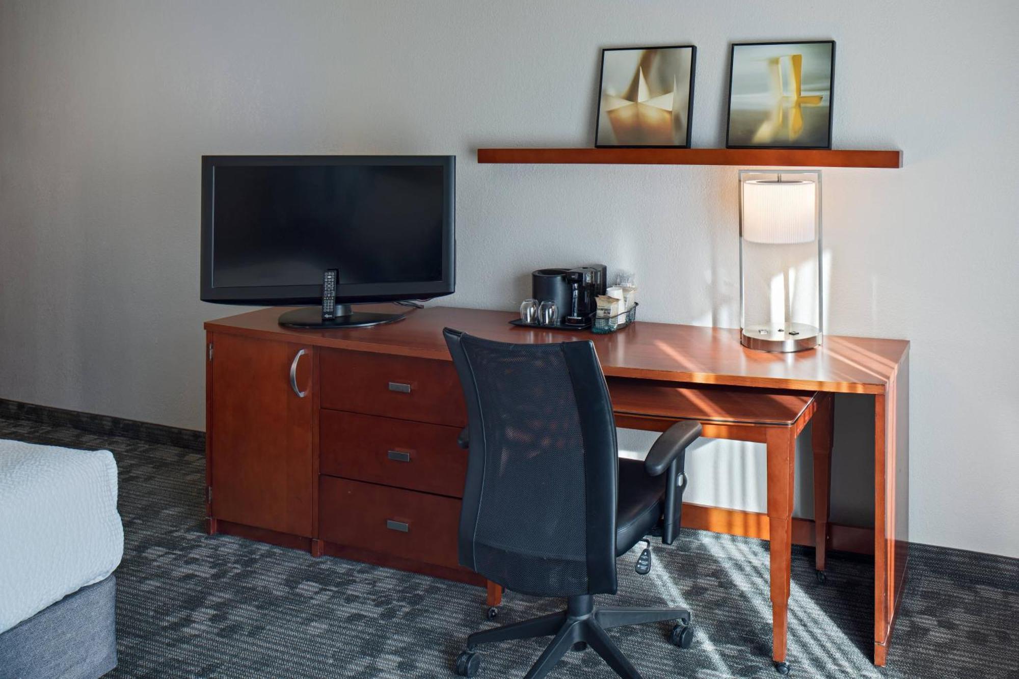 Courtyard Cincinnati Блу Аш Экстерьер фото