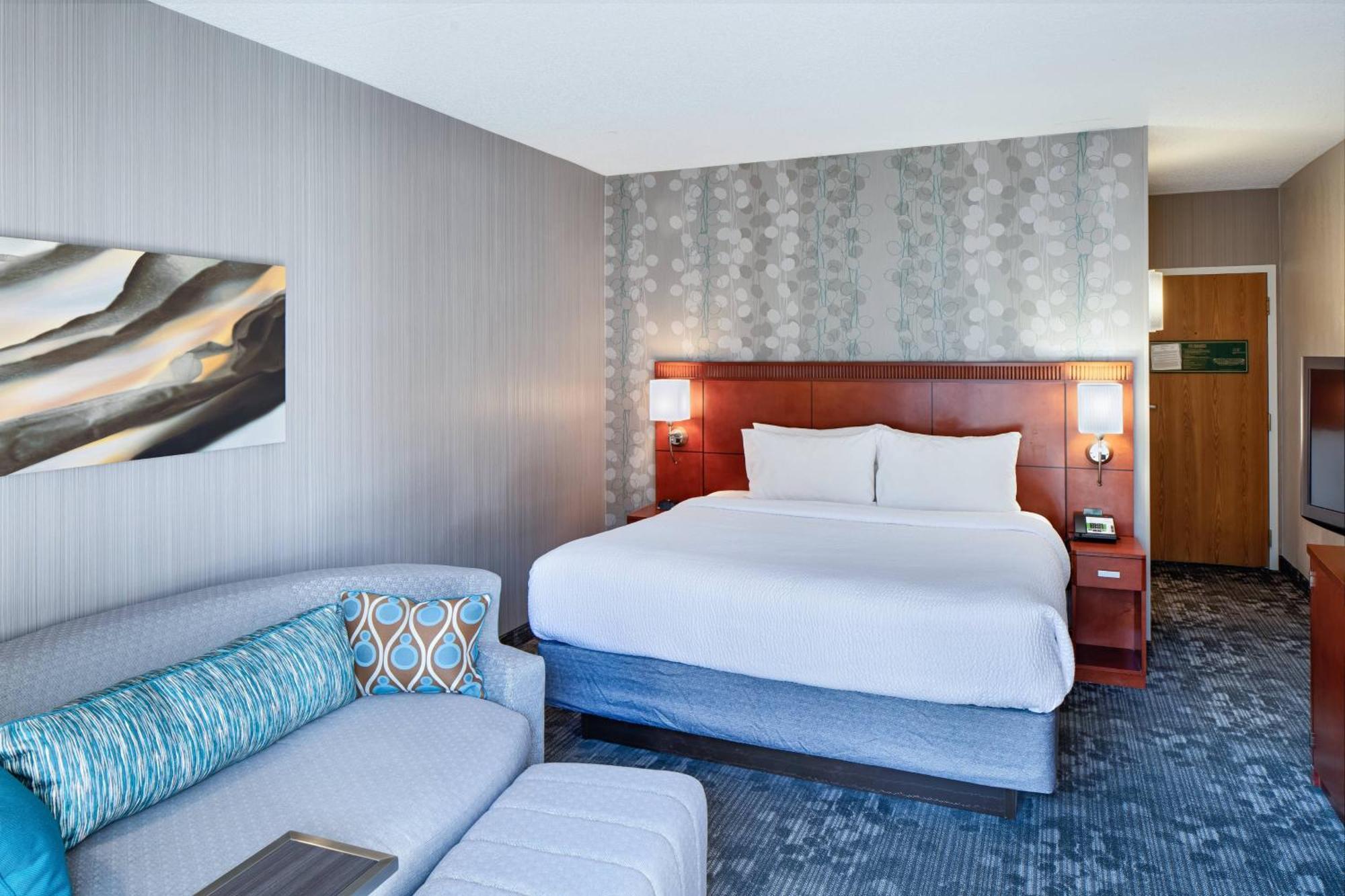 Courtyard Cincinnati Блу Аш Экстерьер фото
