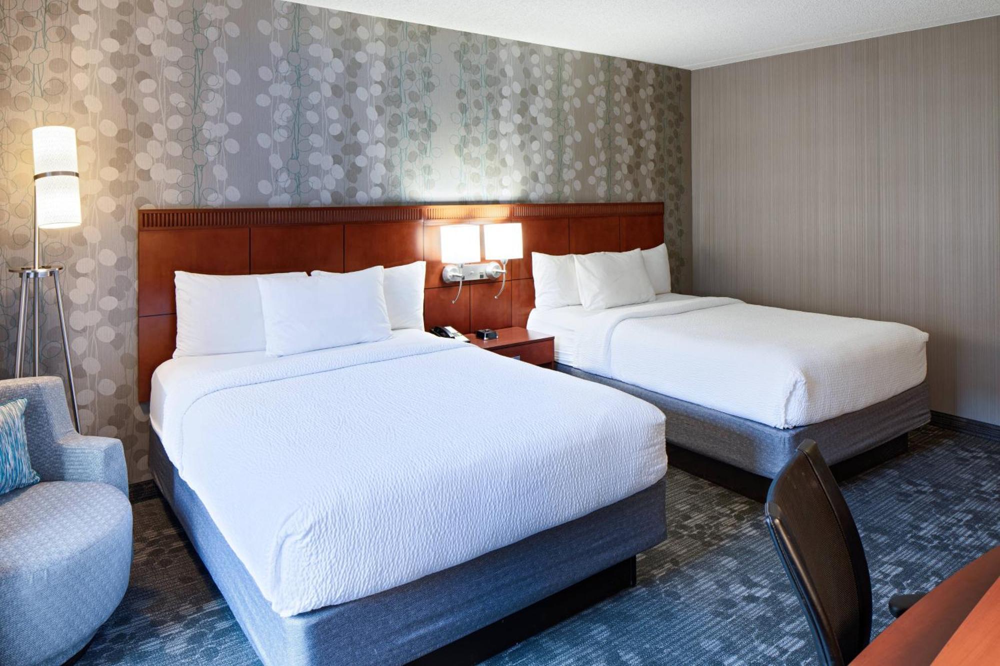 Courtyard Cincinnati Блу Аш Экстерьер фото