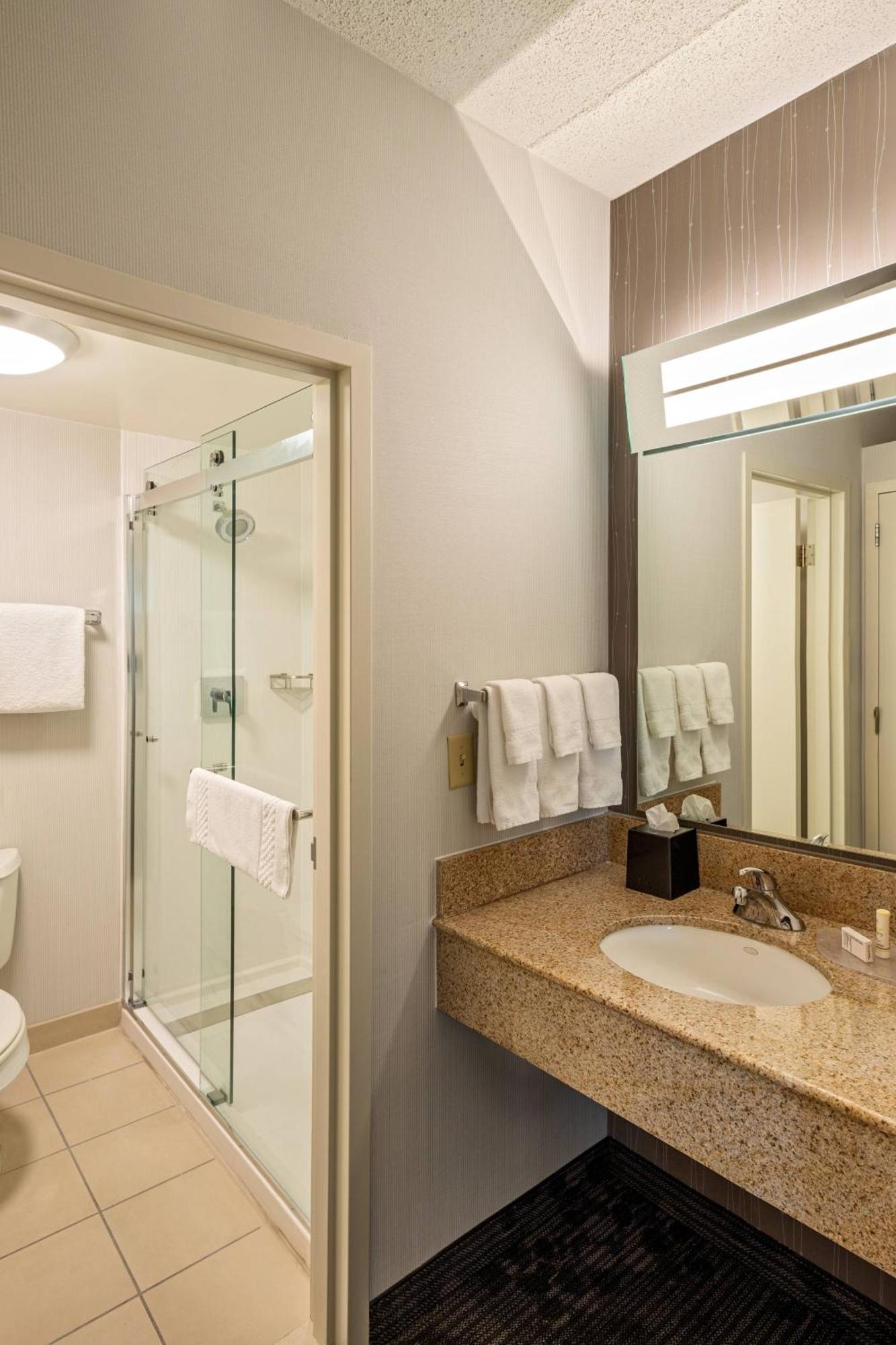 Courtyard Cincinnati Блу Аш Экстерьер фото