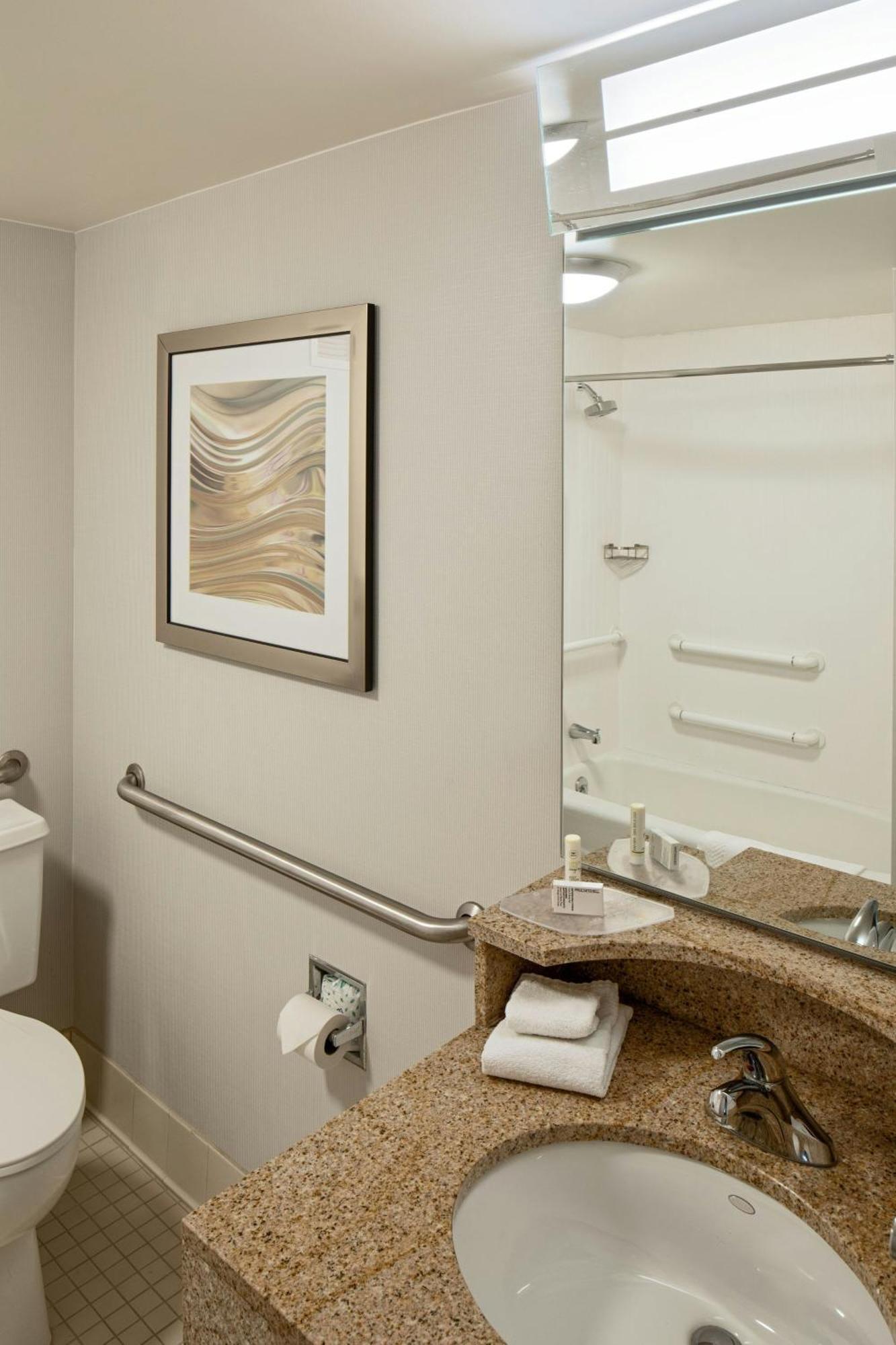 Courtyard Cincinnati Блу Аш Экстерьер фото