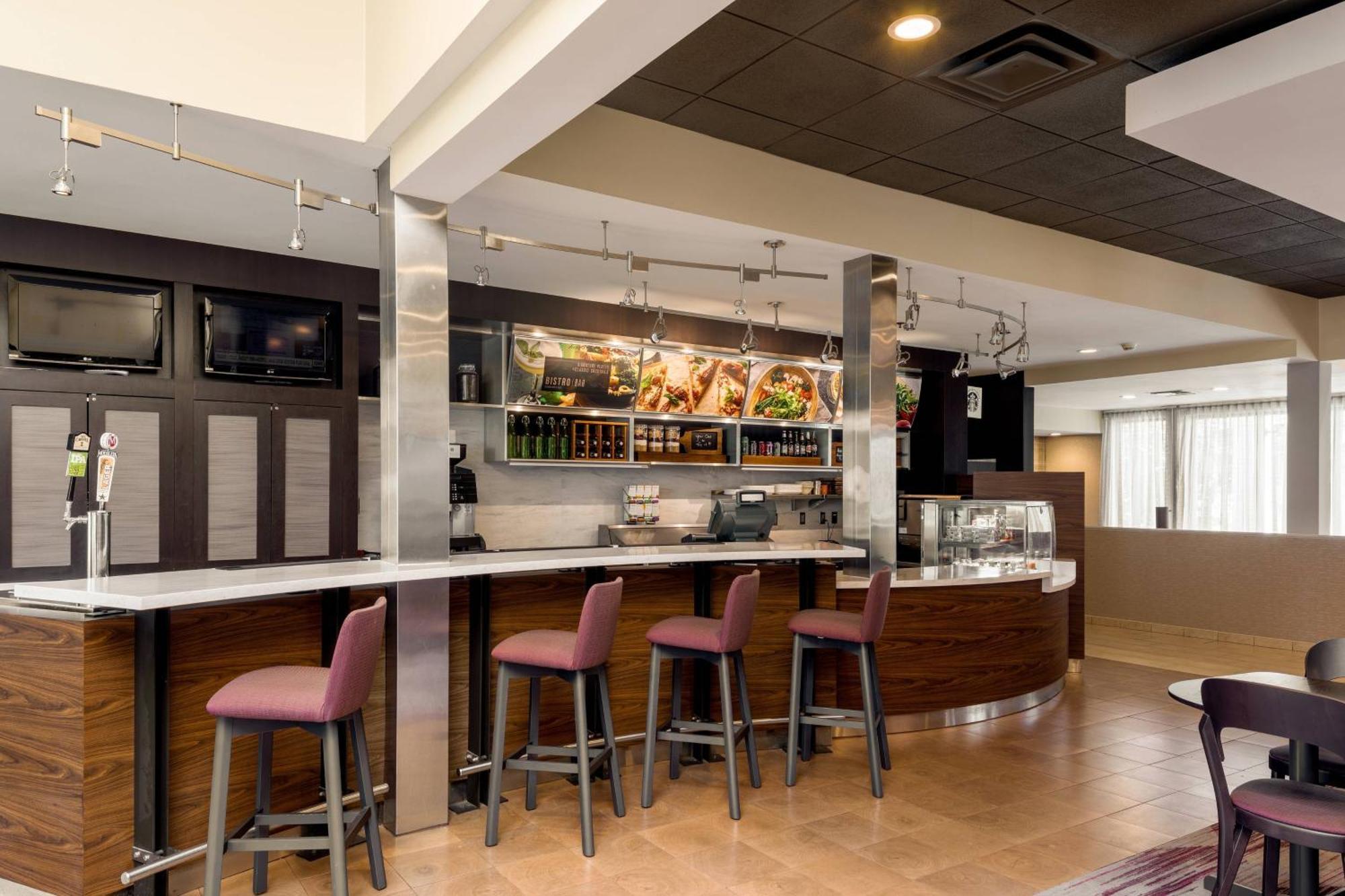 Courtyard Cincinnati Блу Аш Экстерьер фото