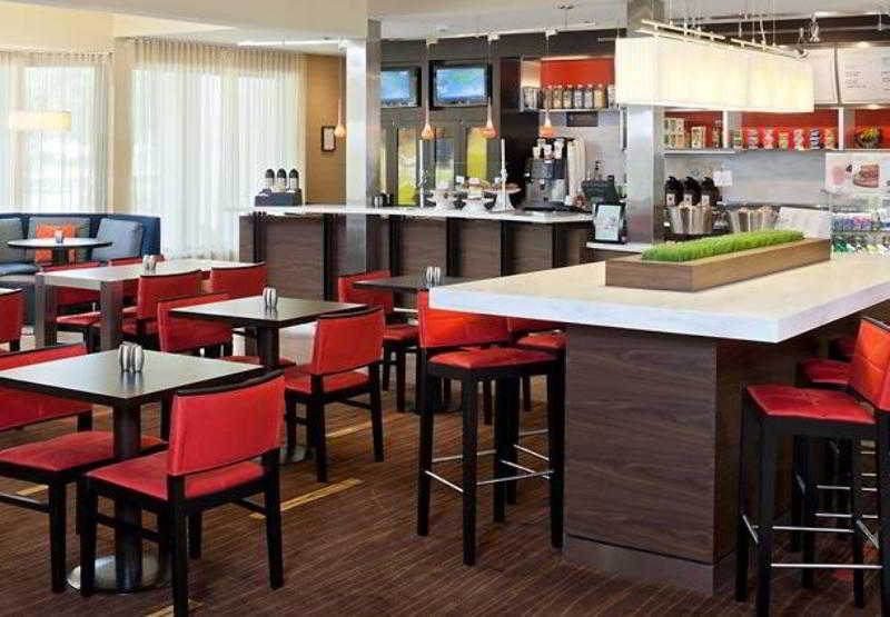 Courtyard Cincinnati Блу Аш Экстерьер фото