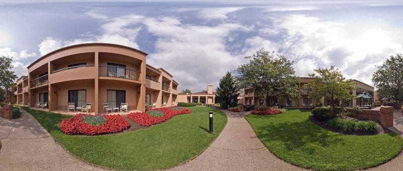 Courtyard Cincinnati Блу Аш Экстерьер фото