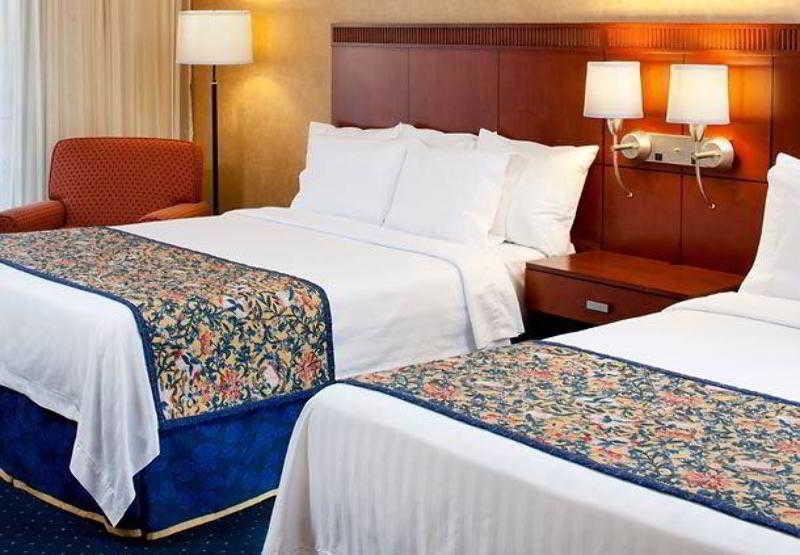 Courtyard Cincinnati Блу Аш Экстерьер фото