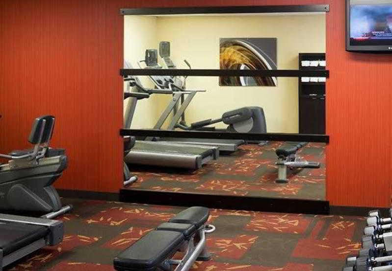 Courtyard Cincinnati Блу Аш Экстерьер фото