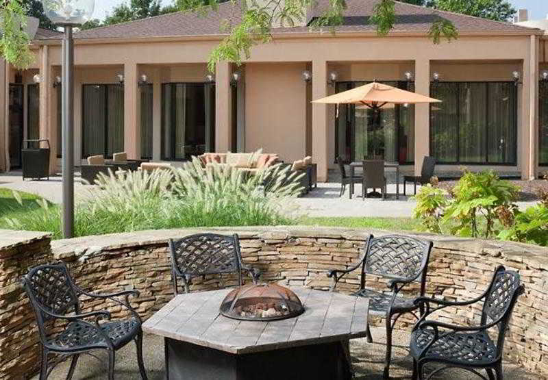 Courtyard Cincinnati Блу Аш Экстерьер фото