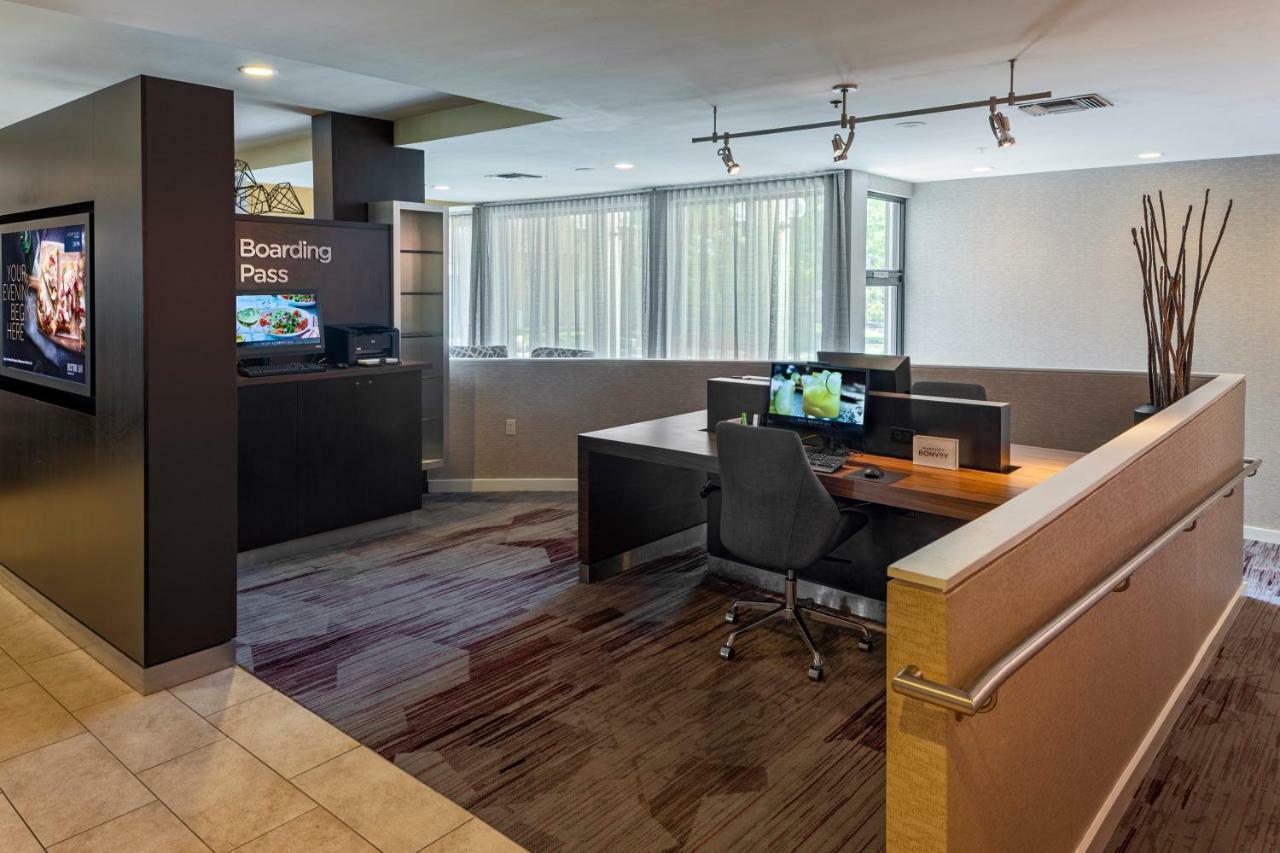 Courtyard Cincinnati Блу Аш Экстерьер фото
